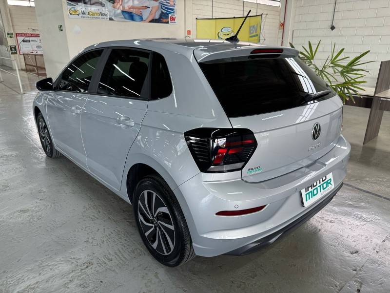 VOLKSWAGEN - POLO - 2023/2023 - Prata - R$ 105.900,00