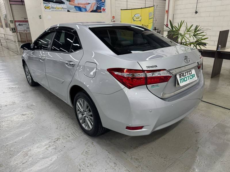 TOYOTA - COROLLA - 2017/2017 - Prata - R$ 93.900,00