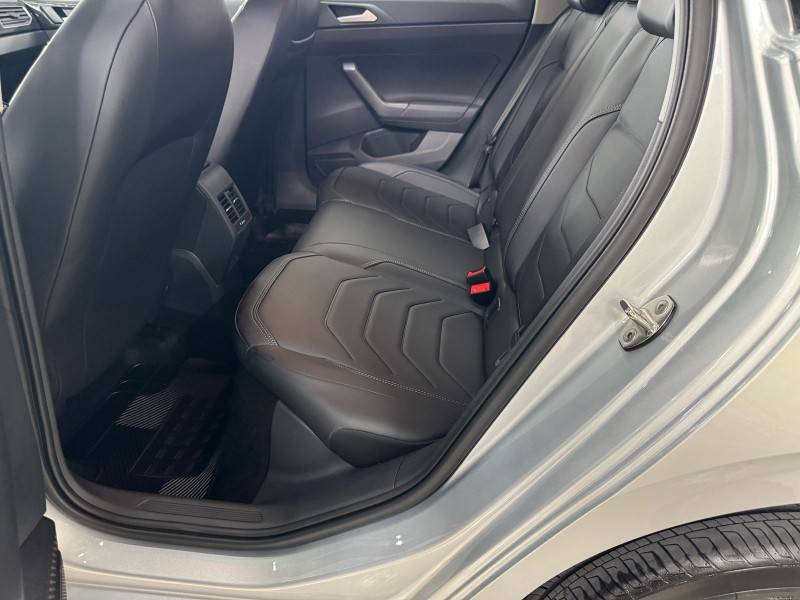 VOLKSWAGEN - POLO - 2023/2023 - Prata - R$ 105.900,00