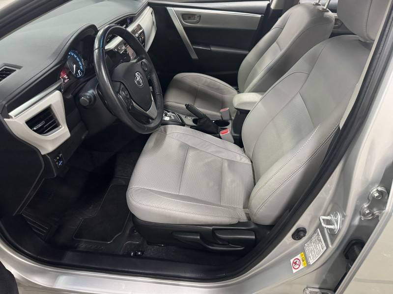 TOYOTA - COROLLA - 2017/2017 - Prata - R$ 93.900,00